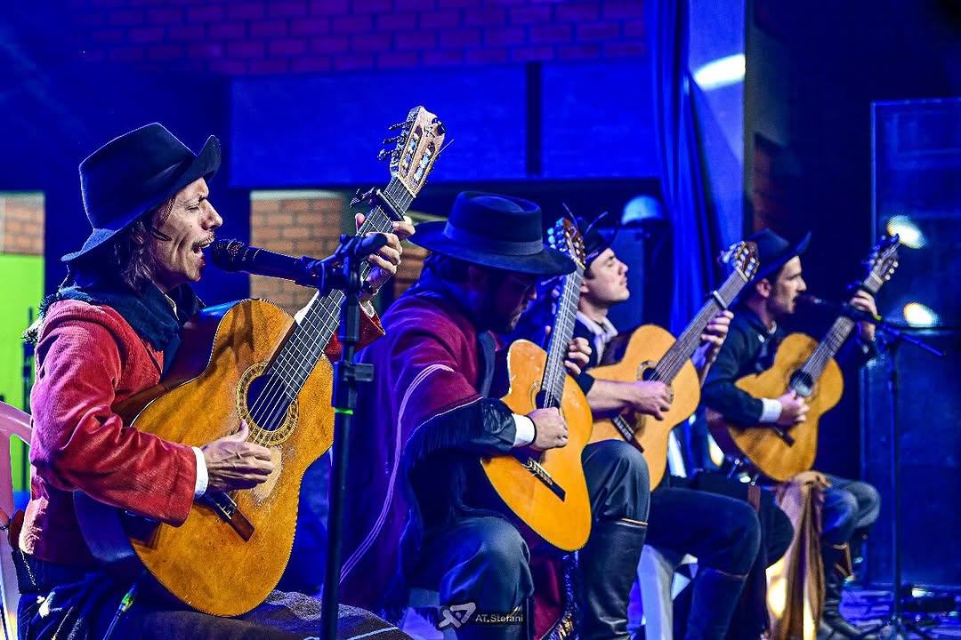 Quarteto ao vivo, com luz azul