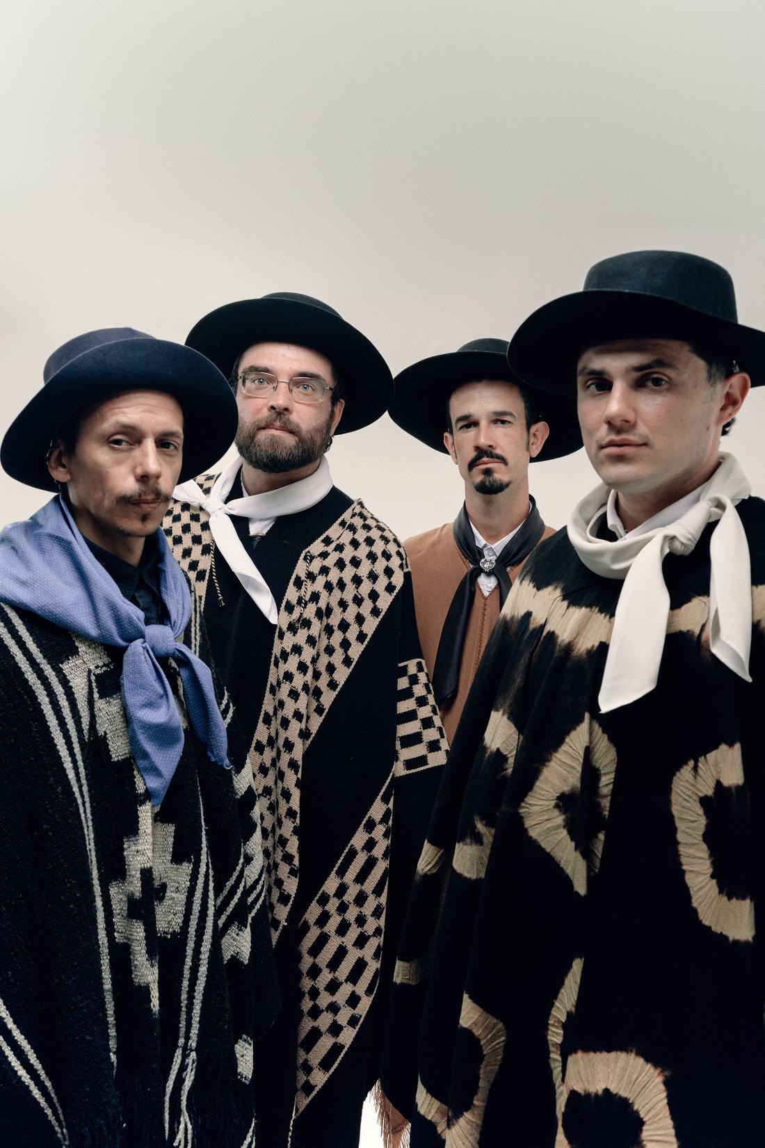 Os 4 integrantes de poncho